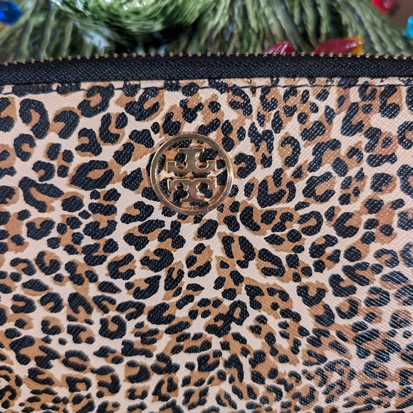 Tory Burch Robinson Leopard Print Long Zip Round Wallet - Picture 4 of 11